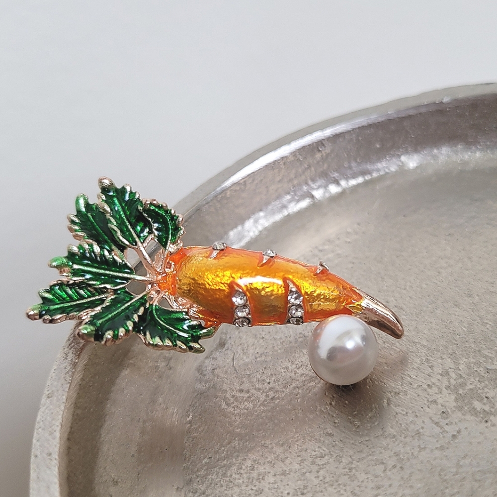 Carrot with Pearl Brooch Pin Pendant Nwt